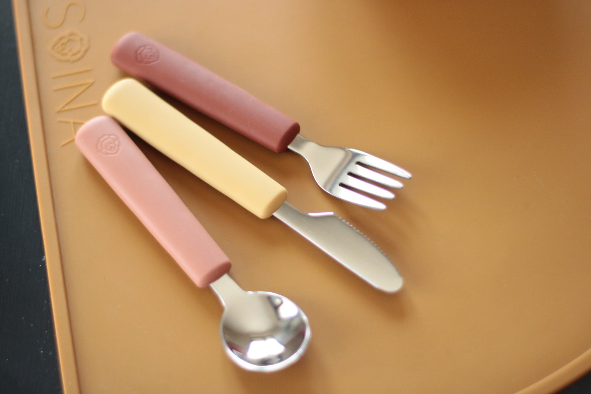 Cutlery set: fork, spoon, and knife (Camel, Chestnut, and Ochre)