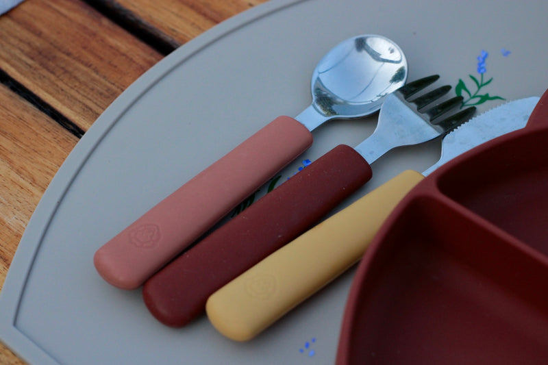Set di posate forchetta/cucchiaio/coltello (Cammello/Castagna/Ocra)