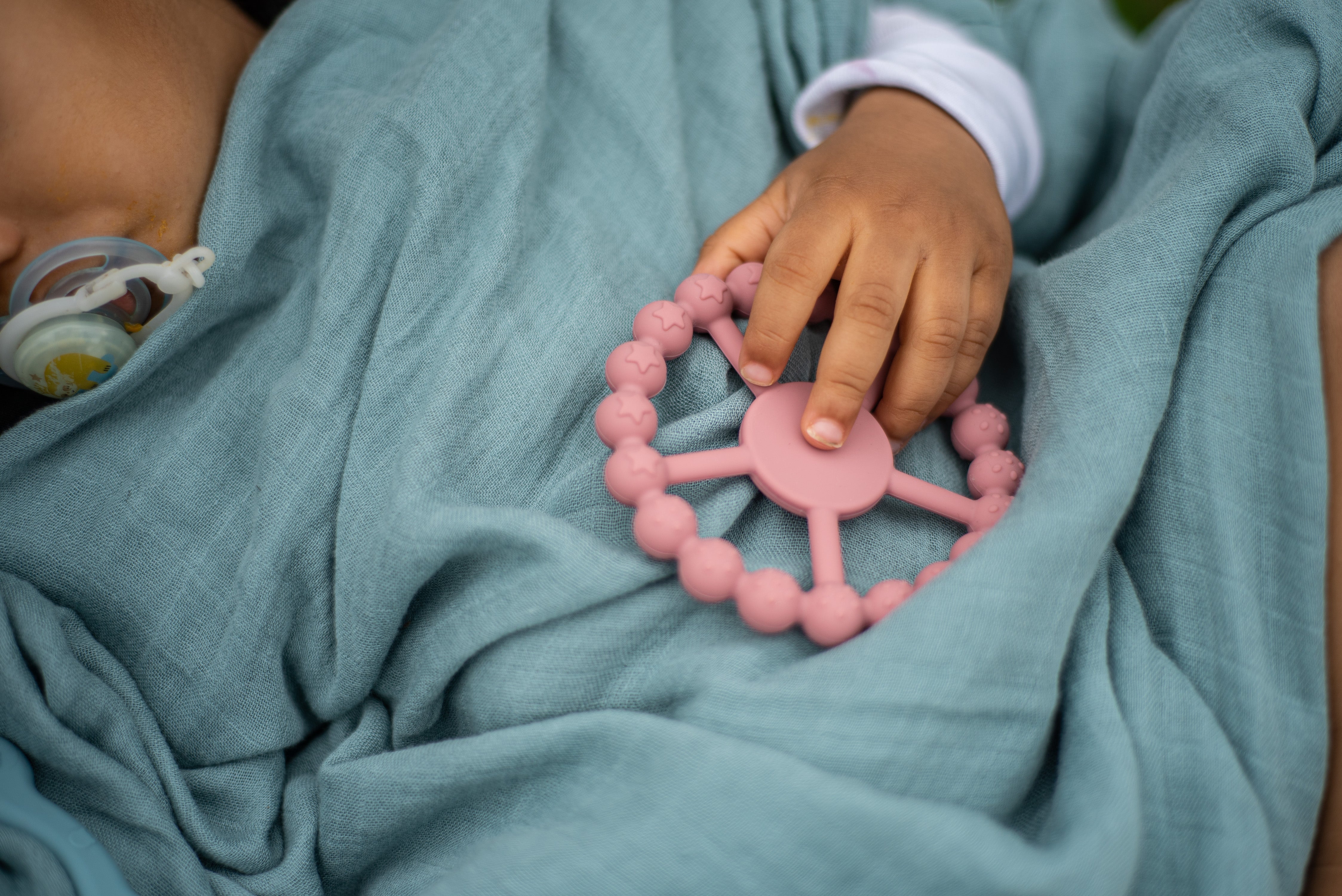 Maden Teething Ring (Layette Blue)